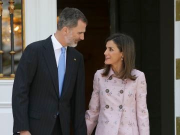 Los Reyes de España se dirigen una mirada cómplice Los Reyes de España se dirigen una mirada cómplice