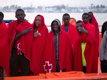 Llegan al puerto de Motril un grupo de inmigrantes rescatados por Salvamento Marítimo mientras navegaban en una patera en las cercanías de la isla de Alborán. Llegan al puerto de Motril un grupo de inmigrantes rescatados por Salvamento Marítimo mientras navegaban en una patera en las cercanías de la isla de Alborán.