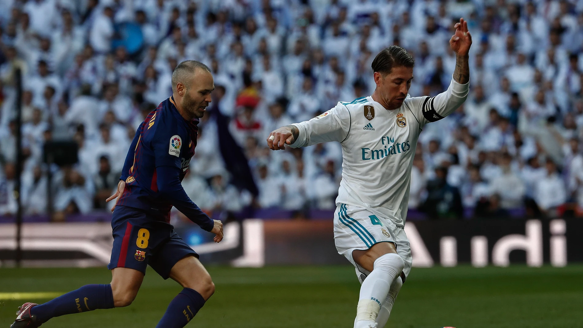 Iniesta y Sergio Ramos, durante un Clásico entre Barça y Madrid Iniesta y Sergio Ramos, durante un Clásico entre Barça y Madrid