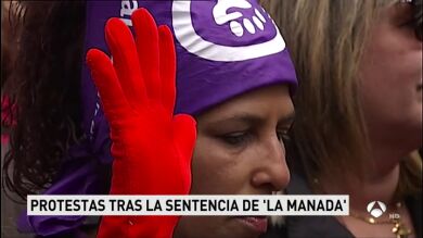 Tensión a las puertas de la Audiencia de Navarra tras la resolución de la sentencia de 'La Manada': 