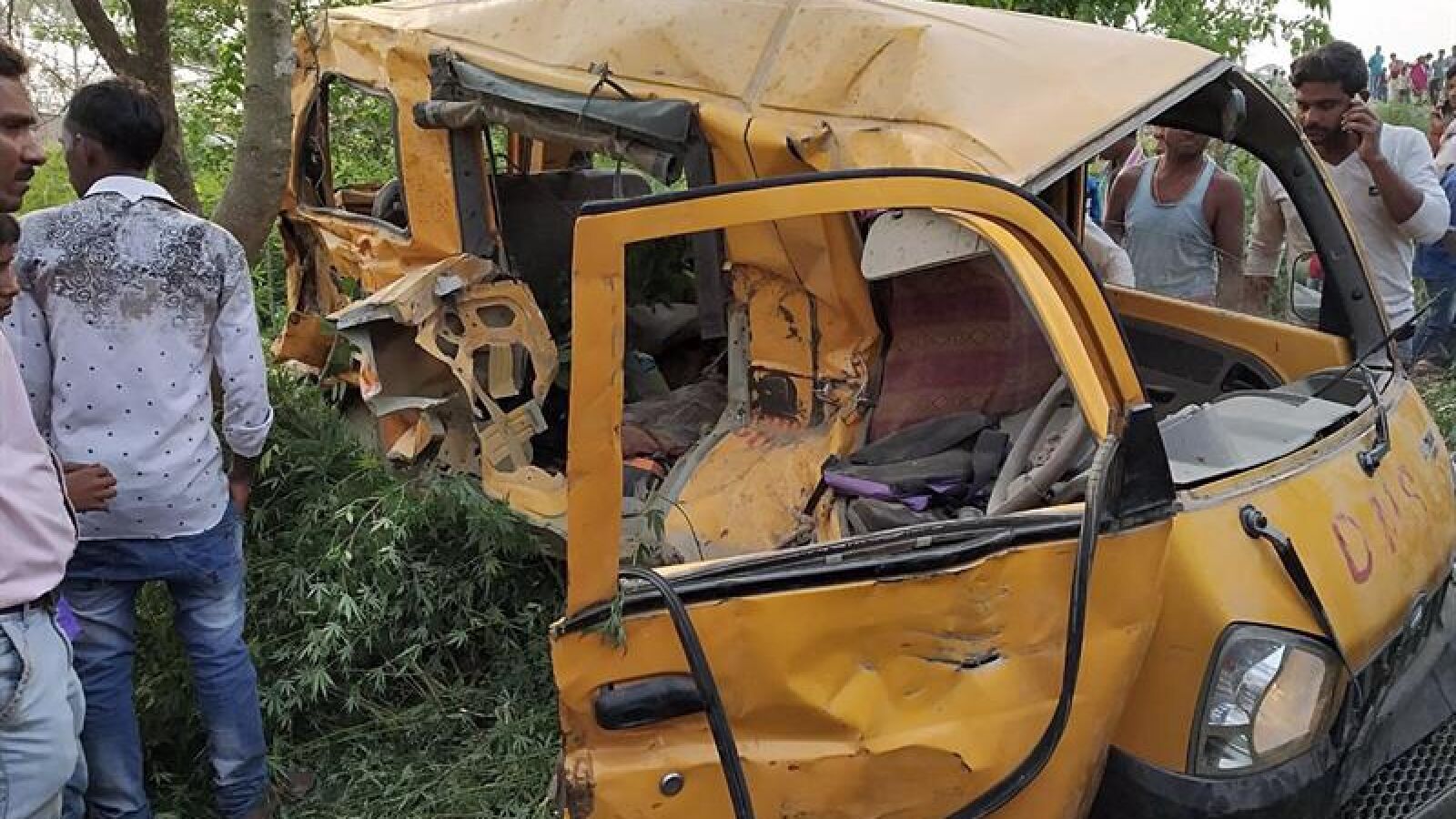 Al menos once niños mueren en la India por el choque entre un tren y un autobús escolar