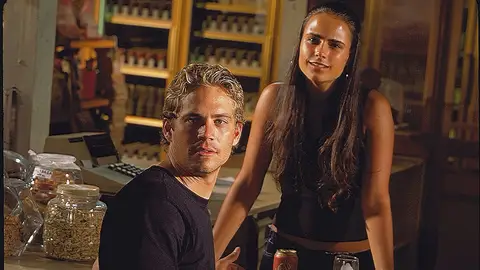 Paul Walker y Jordana Brewster en 'Fast and Furious' Paul Walker y Jordana Brewster en 'Fast and Furious'