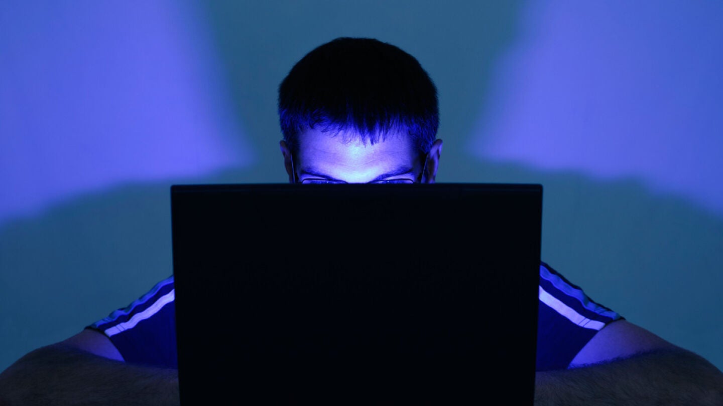 Los vídeos ilícitos de mujeres que acaban en webs de pornografía