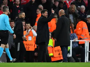 Simeone, tras ser expulsado en contra el Arsenal Simeone, tras ser expulsado en contra el Arsenal