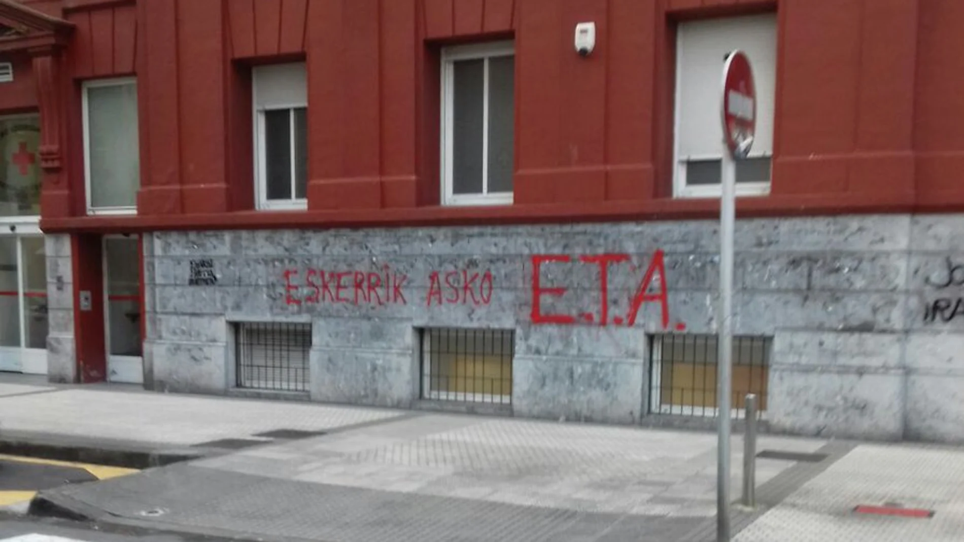 Una de las pintadas de agradecimiento a ETA Una de las pintadas de agradecimiento a ETA