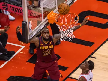 LeBron James, en acción ante los Raptors LeBron James, en acción ante los Raptors
