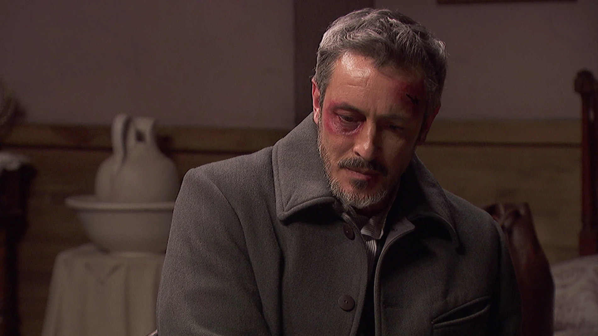  Alfonso, furioso, se enfrenta a Emilia: "No quiero tu compasión, ni tu lástima, quiero la verdad"