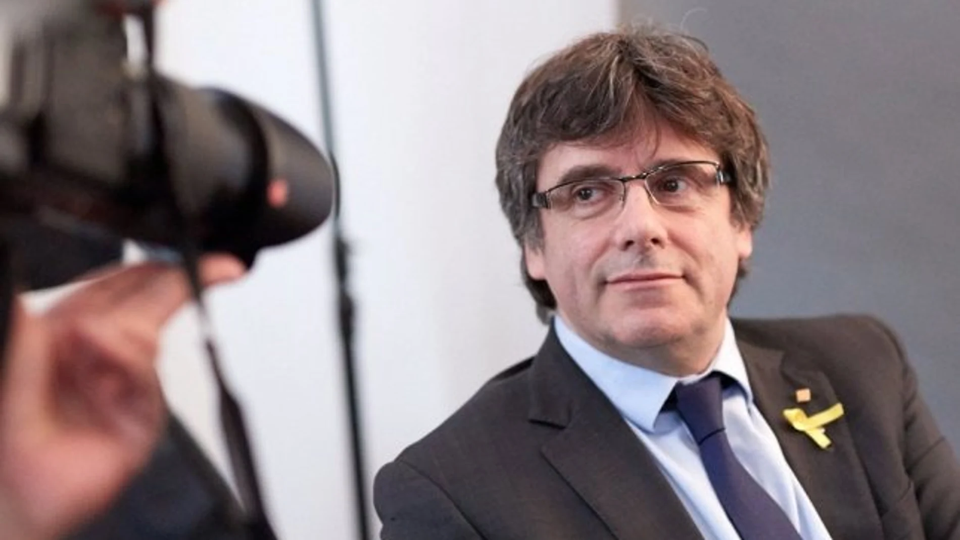 Puigdemont posa durante una rueda de prensa organizada en Alemania_643x397 Puigdemont posa durante una rueda de prensa organizada en Alemania_643x397