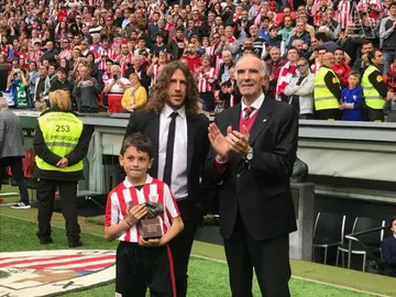 Puyol, con el One Club Man Award Puyol, con el One Club Man Award