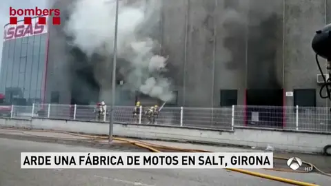 Controlado el incendio en la fábrica de motos Gas Gas de Salt Controlado el incendio en la fábrica de motos Gas Gas de Salt