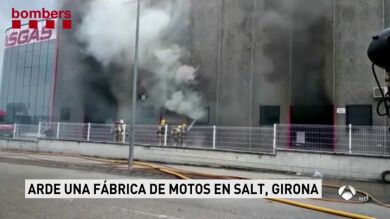 Extinguido el incendio en la fábrica de motos Gas Gas de Salt