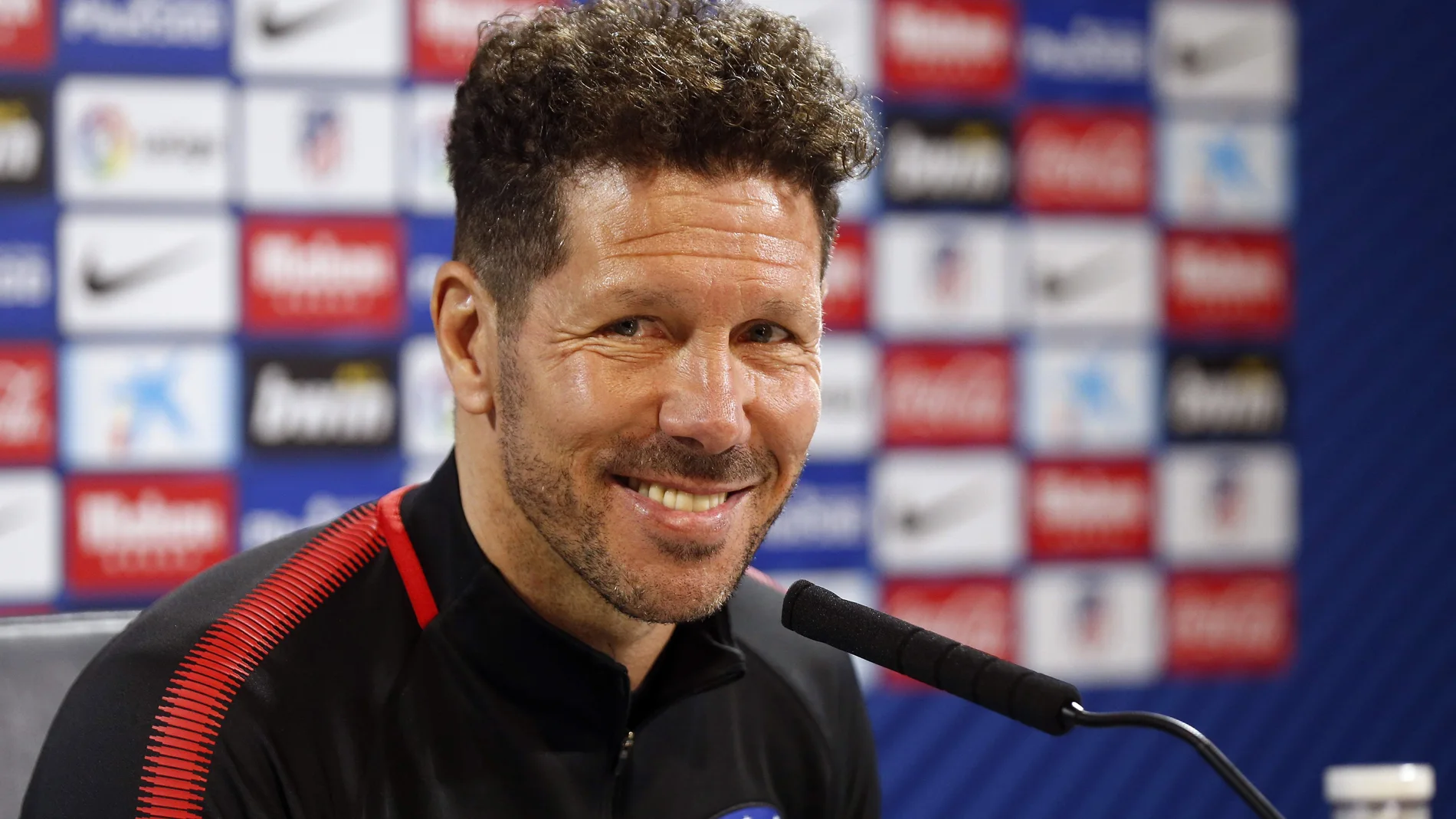 Simeone, sonriente ante los medios Simeone, sonriente ante los medios