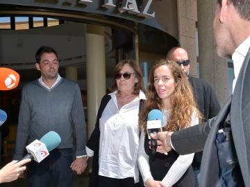 La viudad de José María Iñigo y sus hijos en la capilla ardiente del periodista La viudad de José María Iñigo y sus hijos en la capilla ardiente del periodista
