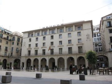 Exterior de la Audiencia de Alicante
