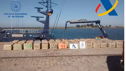 Fotografía de archivo de más de 6.000 kilos de hachís en las costsa de Huelva Aprehendidos más de 6.000 kilos de hachís en las costas de Huelva