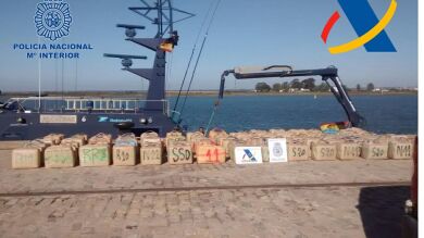 Detenidas 14 personas e intervenidos 3.700 kilos de hachís en una operación contra el tráfico de drogas en la costa gaditana