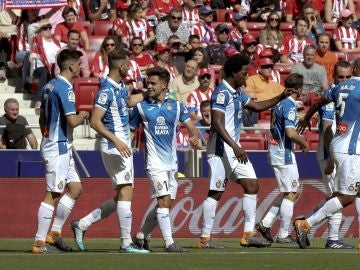 Los jugadores del Espanyol celebran su gol contra el Atlético de Madrid