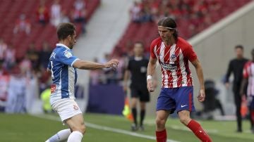 Filipe Luis encara en el partido contra el Espanyol