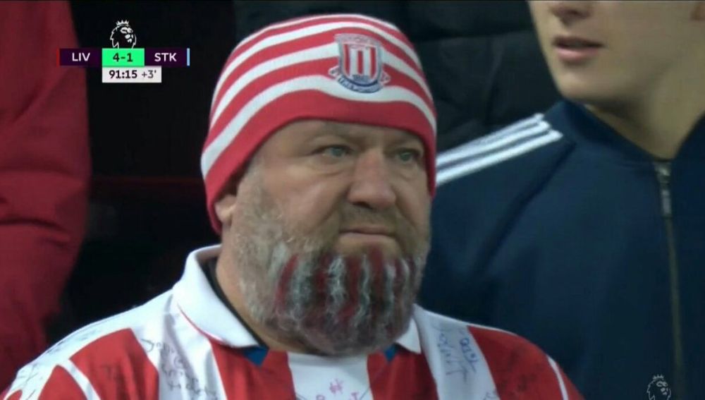 El aficionado del Stoke con parecido al villano de 'Los Vengadores: Infinity War'