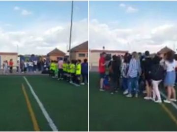Los jugadores homenajean a sus madres antes del partido Los jugadores homenajean a sus madres antes del partido
