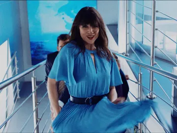 Andrea celebra su nuevo puesto como Ministra con un espectacular baile Andrea celebra su nuevo puesto como Ministra con un espectacular baile