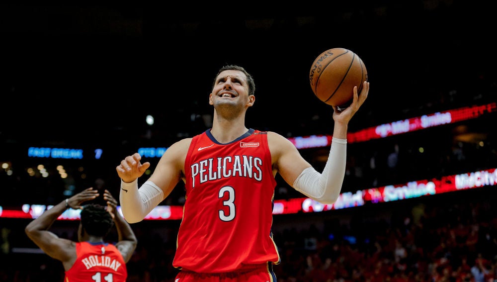 Nikola Mirotic lamenta una acción con los Pelicans