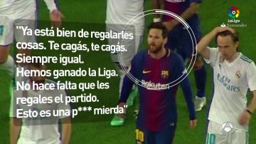 La protesta de Messi al árbitro en el descanso del Clásico