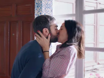 El calentón de Gotzone e Iñaki, pillado por las vecinas de Carmen El calentón de Gotzone e Iñaki, pillado por las vecinas de Carmen