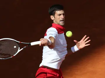 Novak Djokovic, en acción en la pista Manolo Santana Novak Djokovic, en acción en la pista Manolo Santana
