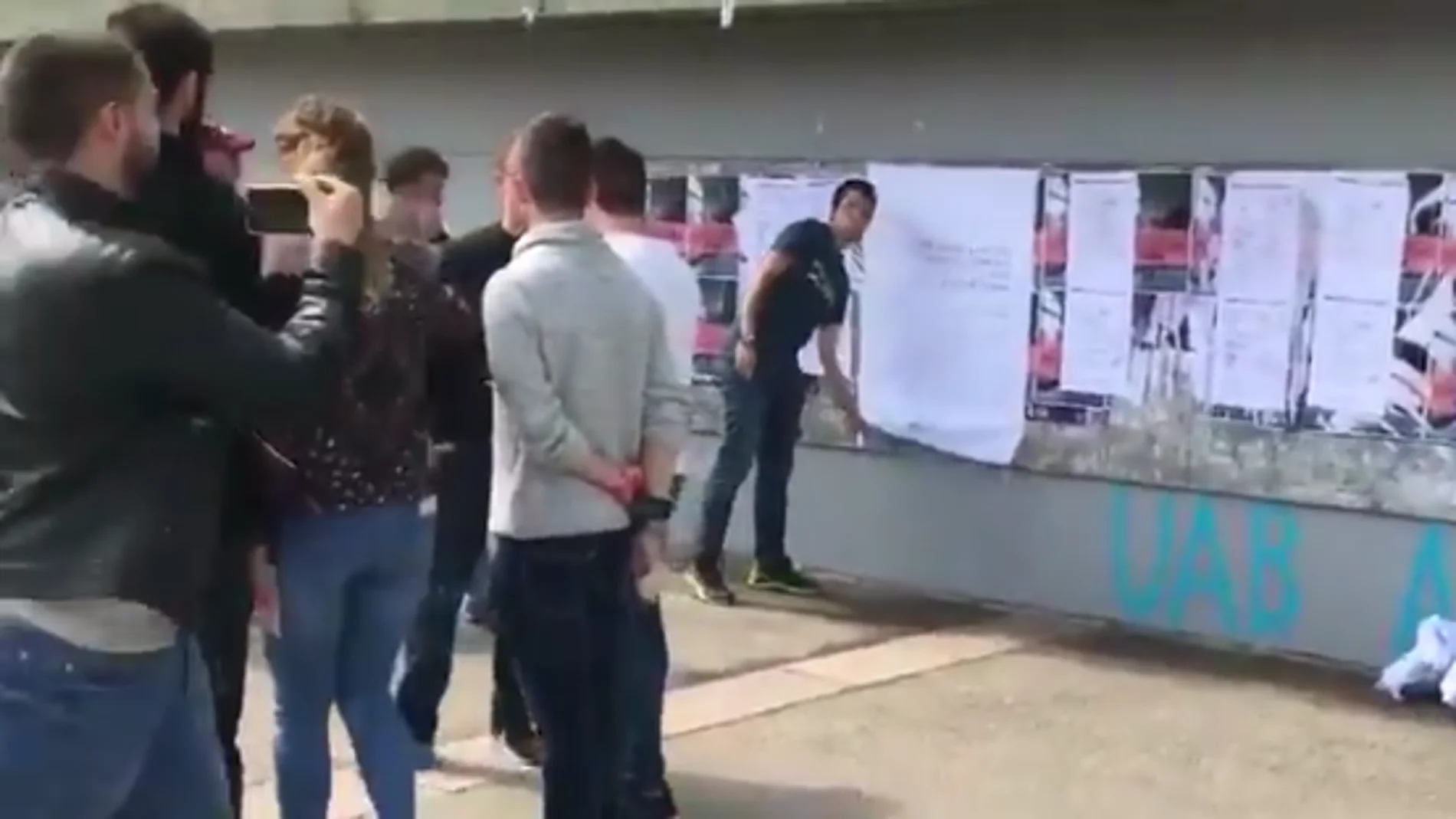 Quitan carteles de SCC Quitan carteles de SCC