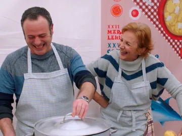 La guasa de Iker Galartza y Elena Irureta no les permite grabar una secuencia del tirón La guasa de Iker Galartza y Elena Irureta no les permite grabar una secuencia del tirón