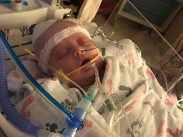 Imagen del bebé en el hospital
