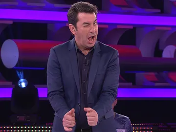 El guiño de Arturo Valls a un concursante sobre hacerse 'un Cifuentes' El guiño de Arturo Valls a un concursante sobre hacerse 'un Cifuentes'
