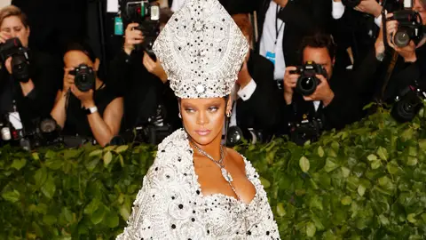 Rihanna llega a la alfombra roja del Costume Institute Gala Rihanna llega a la alfombra roja del Costume Institute Gala