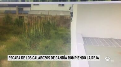 Un joven escapa de los calabozos de Gandía rompiendo la reja de la celda y saltando por la ventana