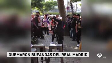 Centenares de Boixos Nois se concentraron en los aledaños del Camp Nou antes del Clásico