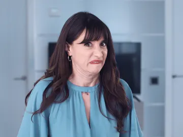 Un pollo sin cabeza, un agente dormido y coletillas tronchantes en las tomas falsas Un pollo sin cabeza, un agente dormido y coletillas tronchantes en las tomas falsas