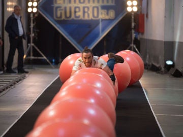 ¿Conseguirá Rubén, el gallego sin miedo, "volvar" sobre 30 metros de pelotas gigantes?
