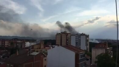 Se declara un incendio en Zaragoza cerca del Hospital Militar