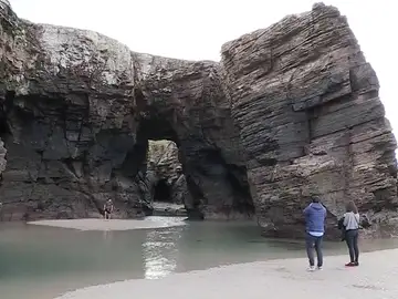La Xunta quiere cerrar la playa de Las Catedrales La Xunta quiere cerrar la playa de Las Catedrales