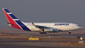 Avi&oacute;n de la compa&ntilde;&iacute;a Cubana de Aviaci&oacute;n