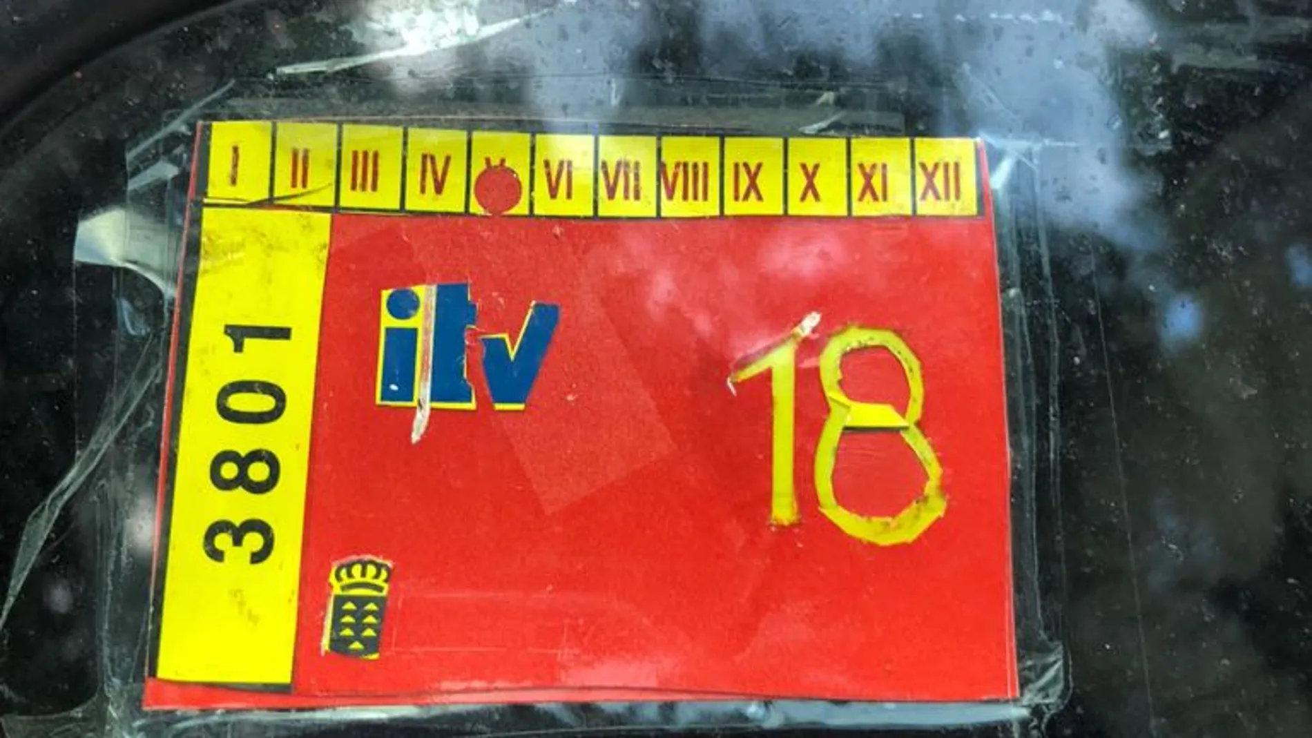 La pegatina manipulada de la ITV La pegatina manipulada de la ITV