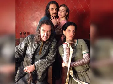 Los Puig celebran el estreno de 'La Catedral del Mar' con este divertido posado Los Puig celebran el estreno de 'La Catedral del Mar' con este divertido posado