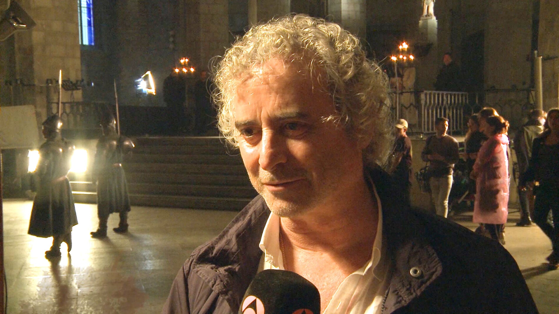 Ildefonso Falcones visita el rodaje de 'La Catedral del Mar'