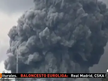 El volcán Kiluaea continúa activo y lanza cenizas de 9 mil metros El volcán Kiluaea continúa activo y lanza cenizas de 9 mil metros