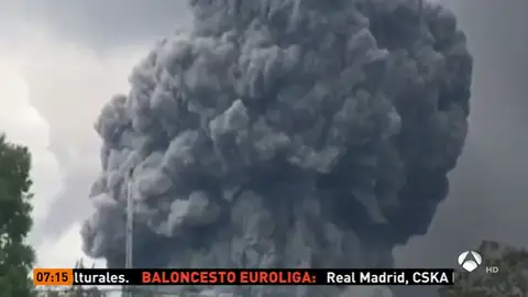 El volcán Kiluaea continúa activo y lanza cenizas de 9 mil metros El volcán Kiluaea continúa activo y lanza cenizas de 9 mil metros