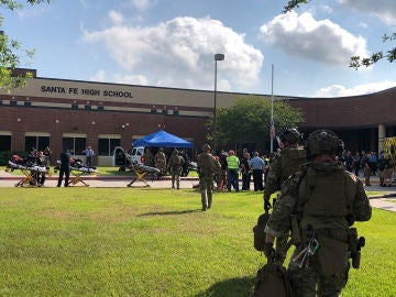 Alrededores del instituto donde se ha registrado un tiroteo en Texas