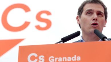 Rivera pide a los socialistas que se abstengan para aprobar los PGE ya que es lo 