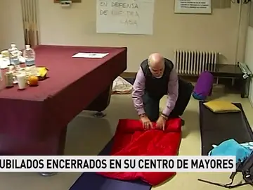 Veinte jubilados se encierran en su centro de mayores en Getxo Veinte jubilados se encierran en su centro de mayores en Getxo