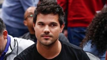 Taylor Lautner en una de sus últmas apariciones públicas Taylor Lautner en una de sus últmas apariciones públicas
